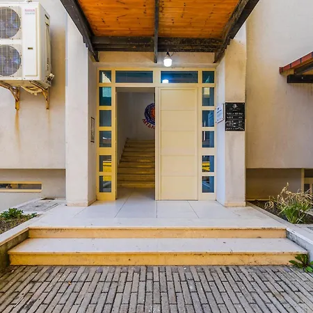 The Beachfront Apartment Durres