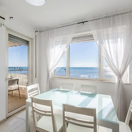 Apartment The Beachfront