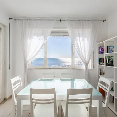 The Beachfront Apartment *